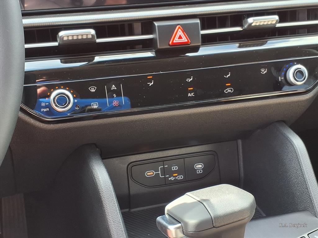 new 2026 Kia Sportage car, priced at $33,315