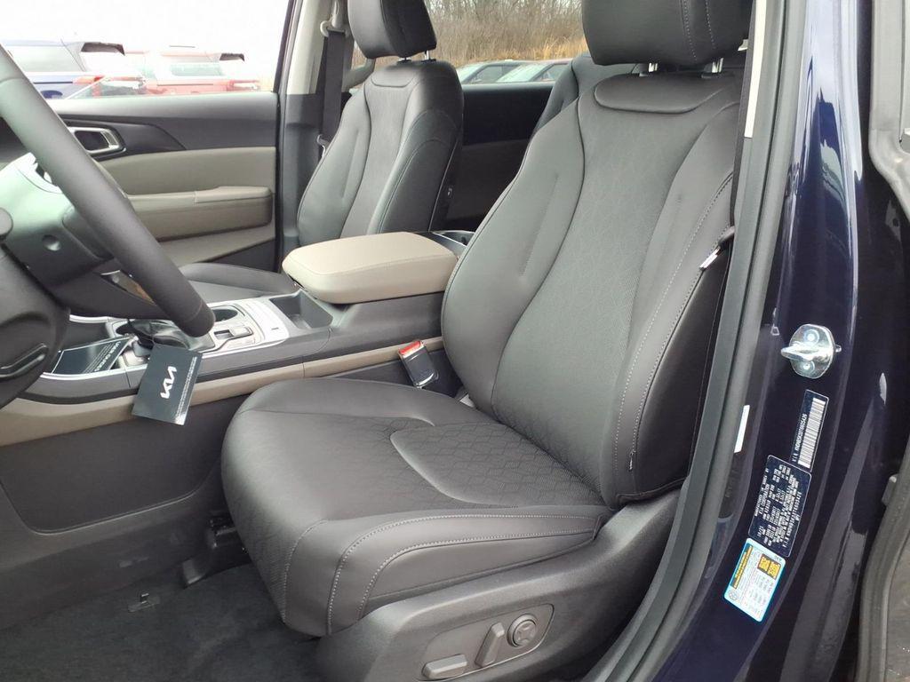 new 2026 Kia Carnival car, priced at $38,065