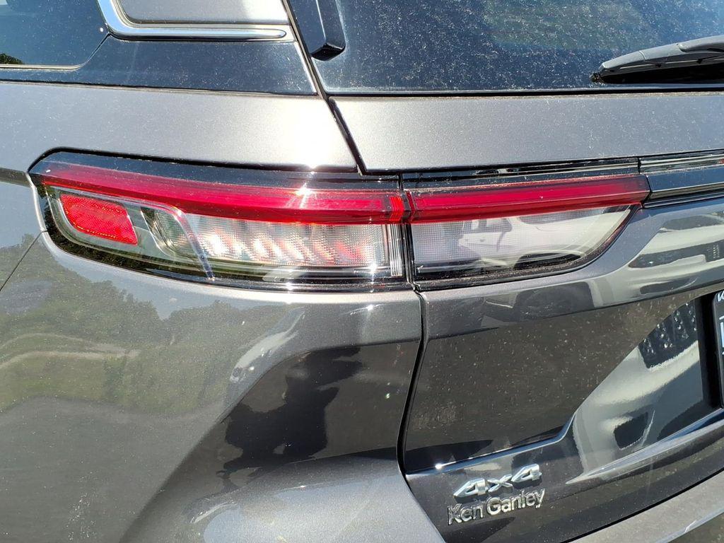used 2022 Jeep Grand Cherokee car, priced at $23,567