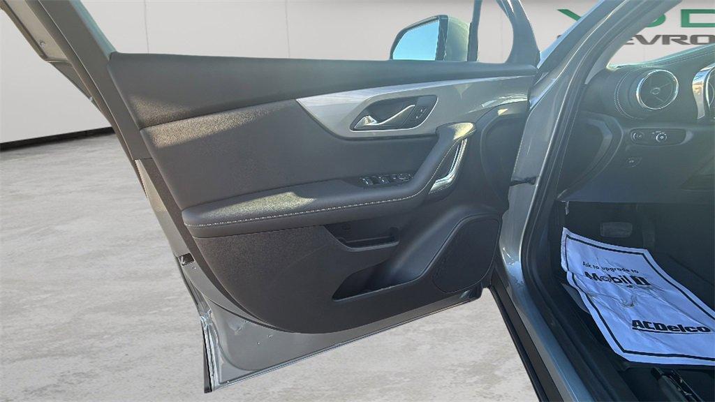new 2025 Chevrolet Blazer car, priced at $39,044