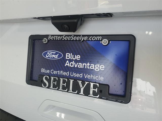 2022 Oxford White Ford Escape