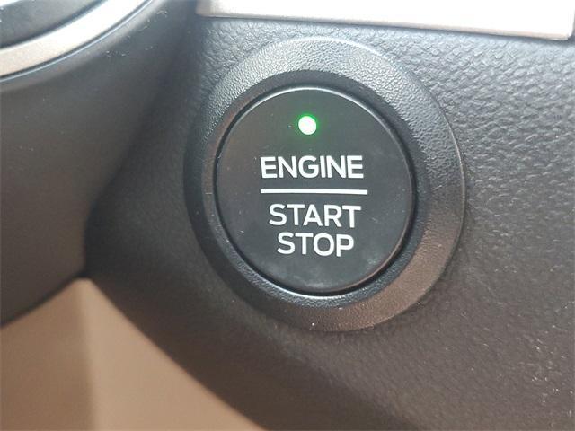 2022 Oxford White Ford Escape