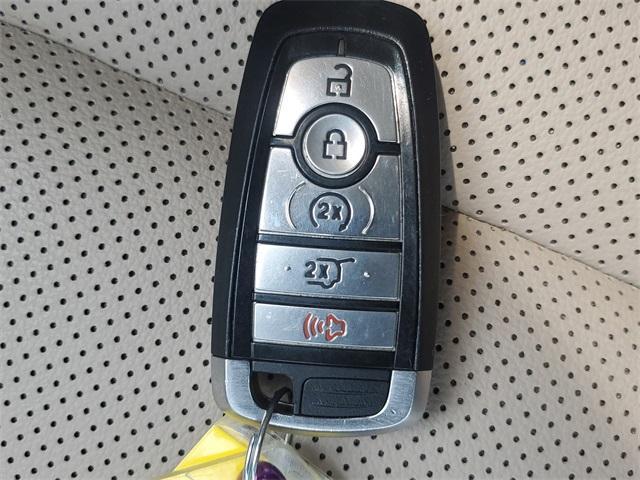 2022 Oxford White Ford Escape