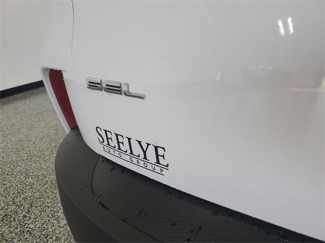 2022 Oxford White Ford Escape