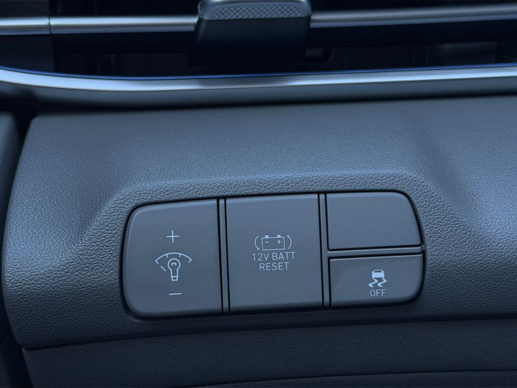 used 2025 Hyundai ELANTRA HEV car, priced at $24,000