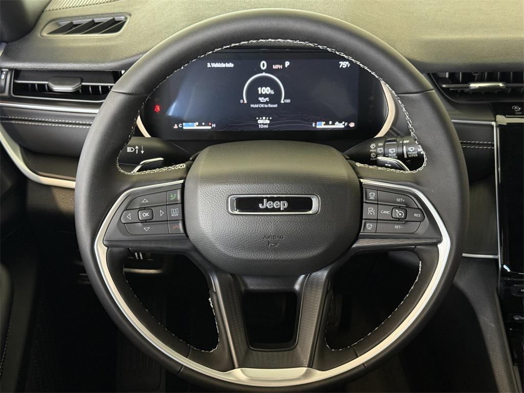 new 2025 Jeep Grand Cherokee car, priced at $39,480