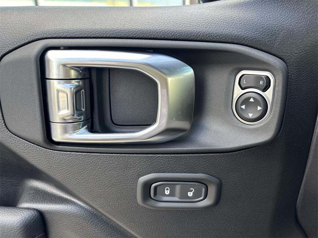 new 2025 Jeep Wrangler car, priced at $51,700