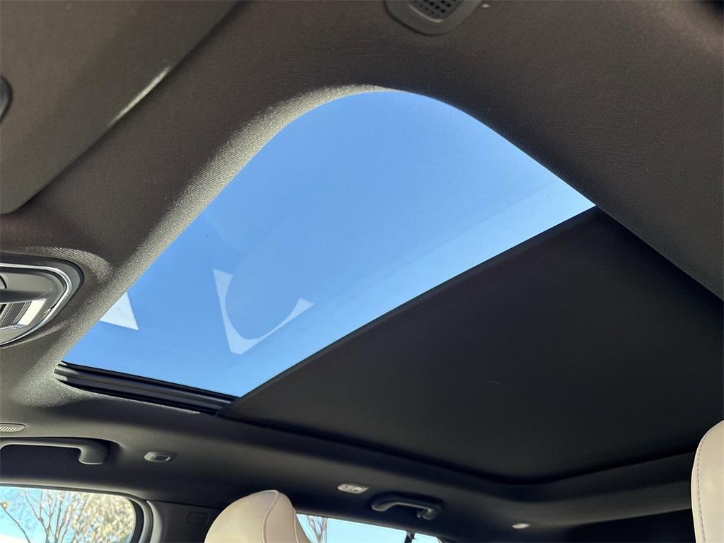 used 2023 Jeep Grand Cherokee car, priced at $31,354