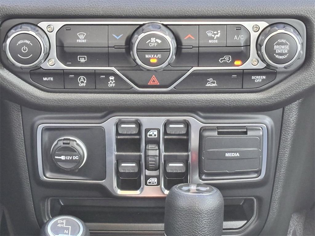 new 2025 Jeep Wrangler car, priced at $37,513