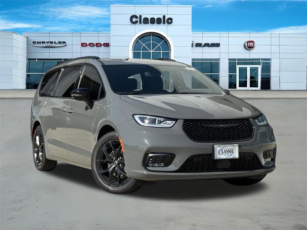 new 2025 Chrysler Pacifica car, priced at $48,340