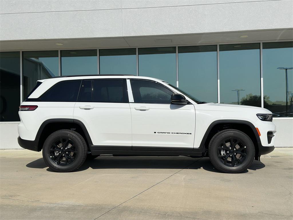 new 2025 Jeep Grand Cherokee car, priced at $40,385
