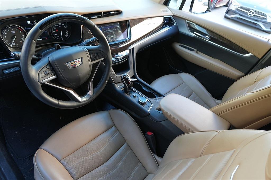 used 2025 Cadillac XT6 car, priced at $44,896