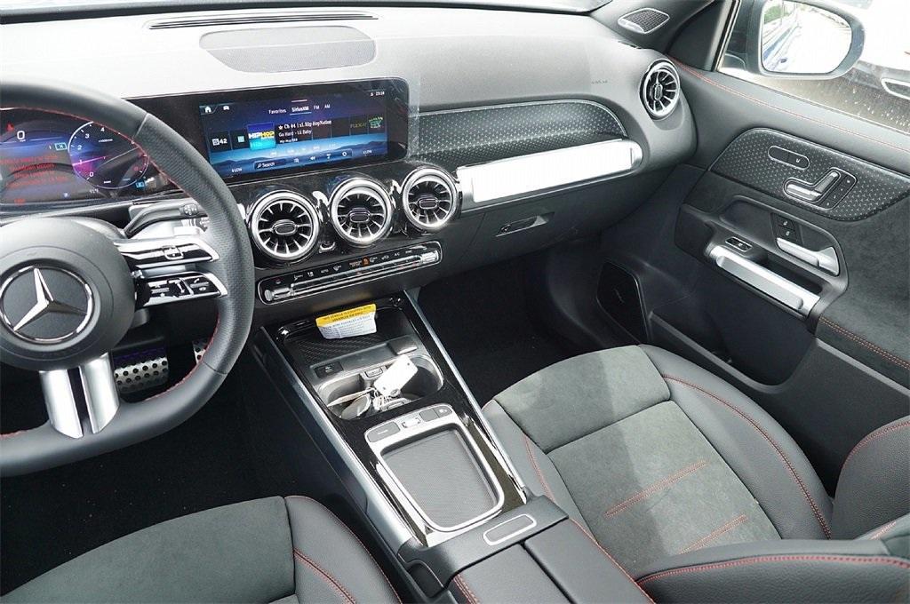 new 2025 Mercedes-Benz GLB 250 car