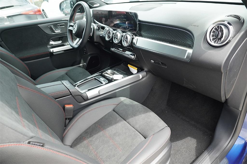 new 2025 Mercedes-Benz GLB 250 car