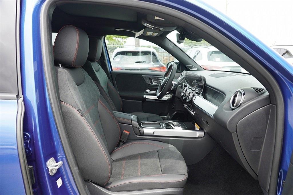 new 2025 Mercedes-Benz GLB 250 car