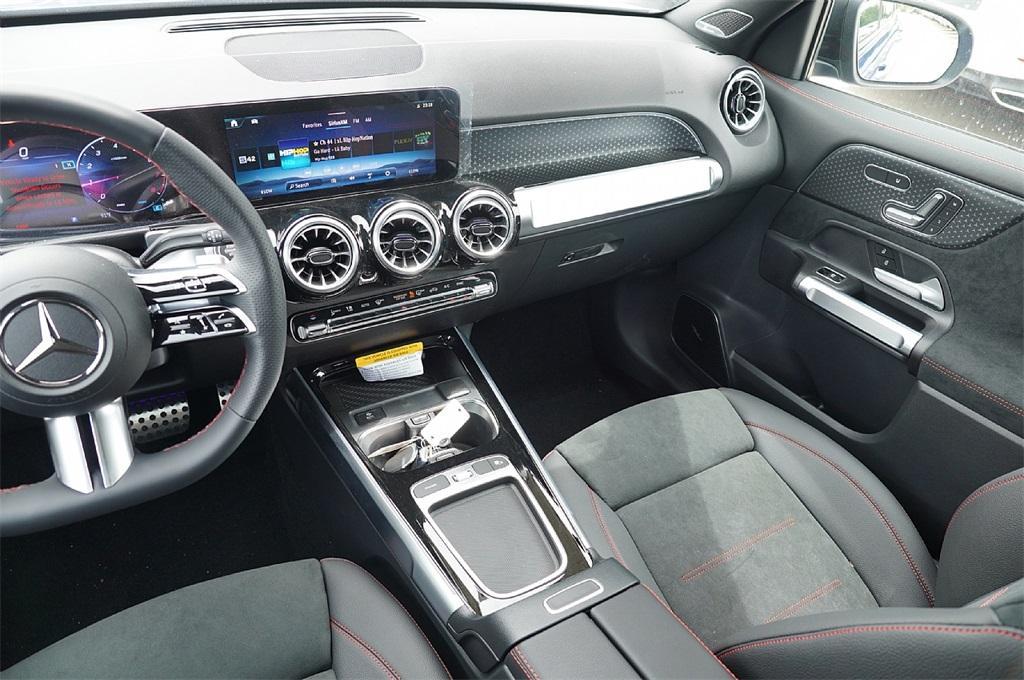 new 2025 Mercedes-Benz GLB 250 car