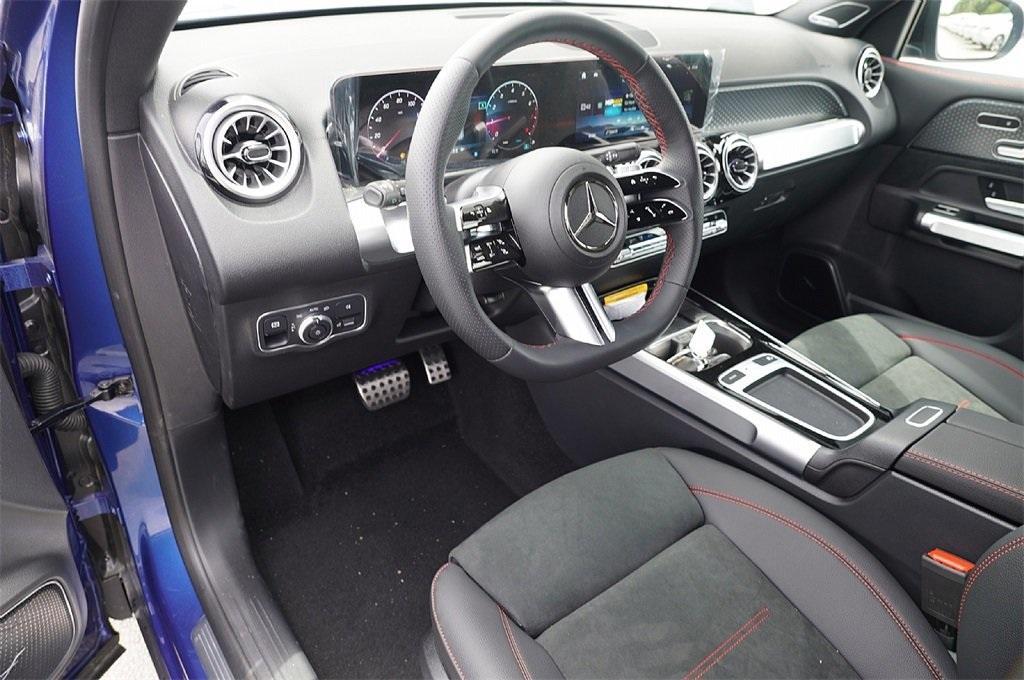 new 2025 Mercedes-Benz GLB 250 car