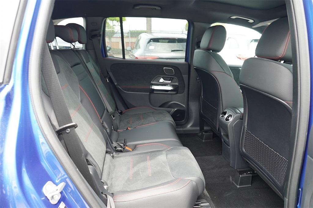 new 2025 Mercedes-Benz GLB 250 car