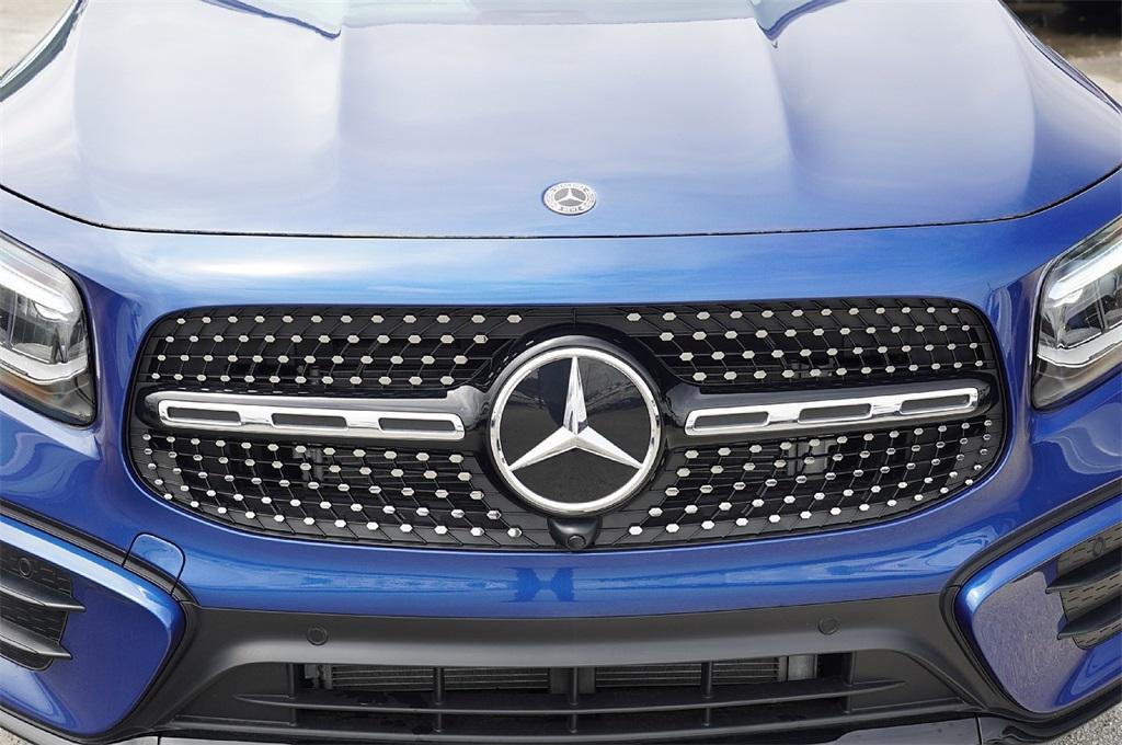 new 2025 Mercedes-Benz GLB 250 car