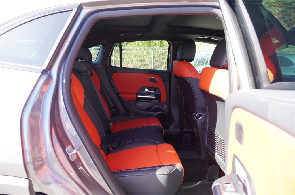 new 2025 Mercedes-Benz GLA 250 car, priced at $44,739