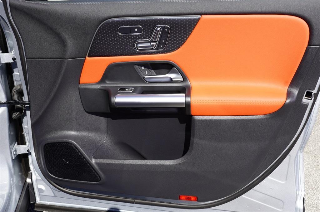 new 2025 Mercedes-Benz GLA 250 car, priced at $54,240