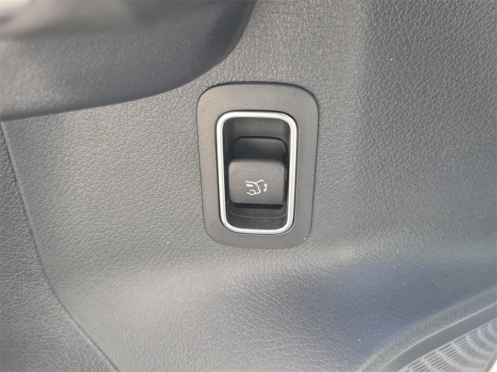 used 2023 Mercedes-Benz GLB 250 car, priced at $33,929