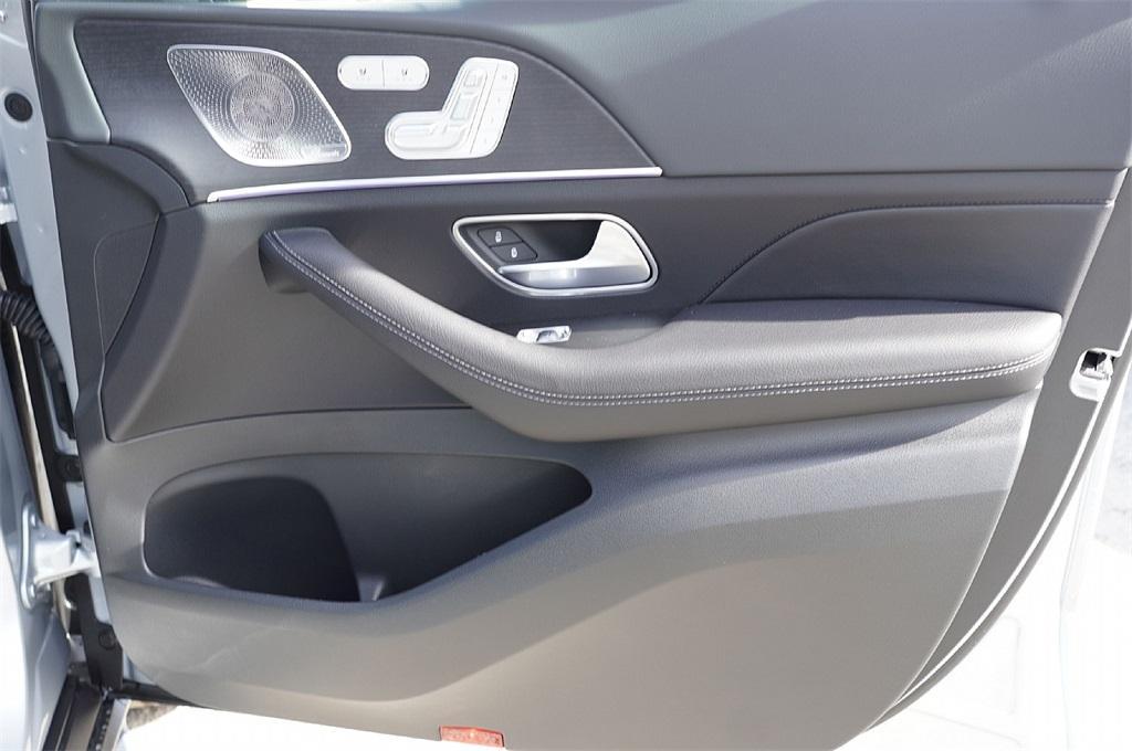 new 2026 Mercedes-Benz GLS 450 car