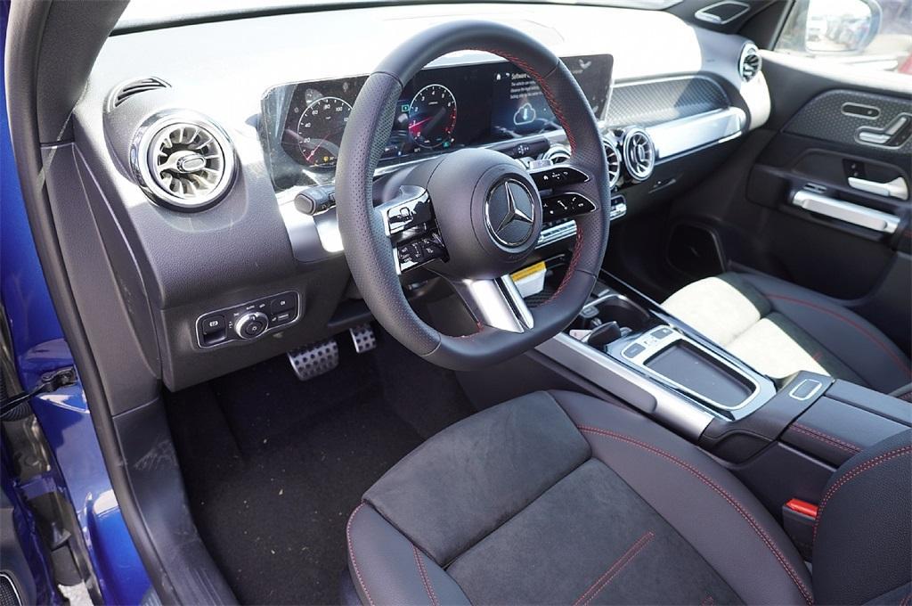 new 2025 Mercedes-Benz GLB 250 car