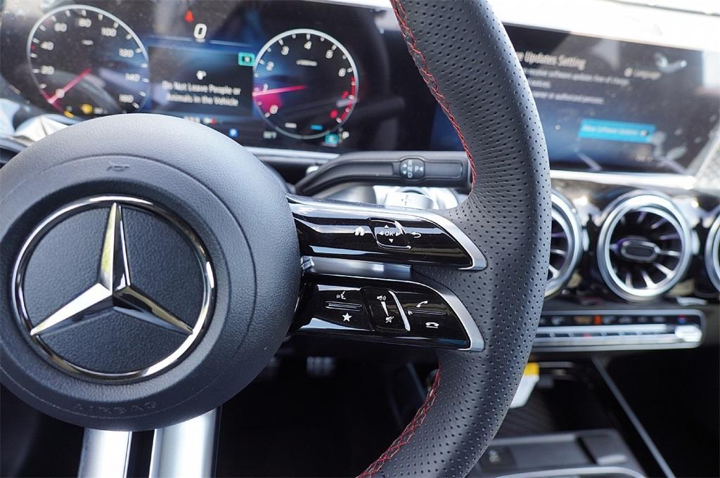 new 2025 Mercedes-Benz GLB 250 car