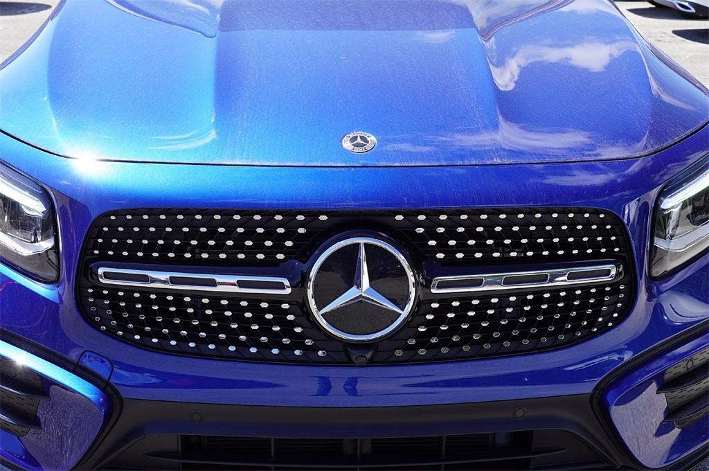 new 2025 Mercedes-Benz GLB 250 car