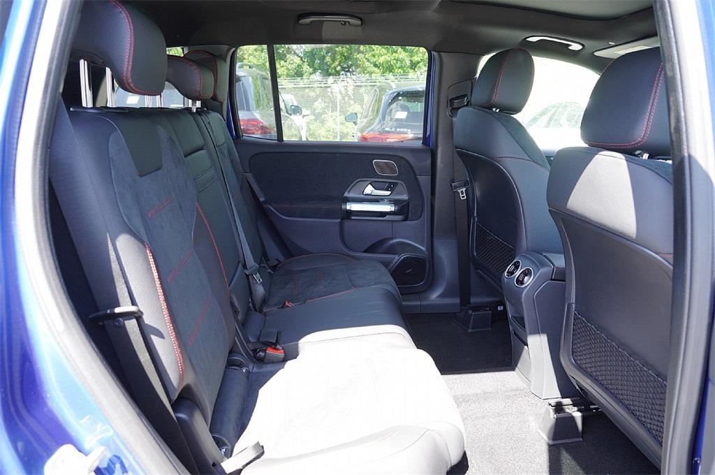 new 2025 Mercedes-Benz GLB 250 car