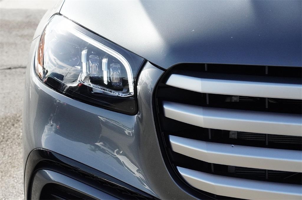 new 2026 Mercedes-Benz GLS 580 car