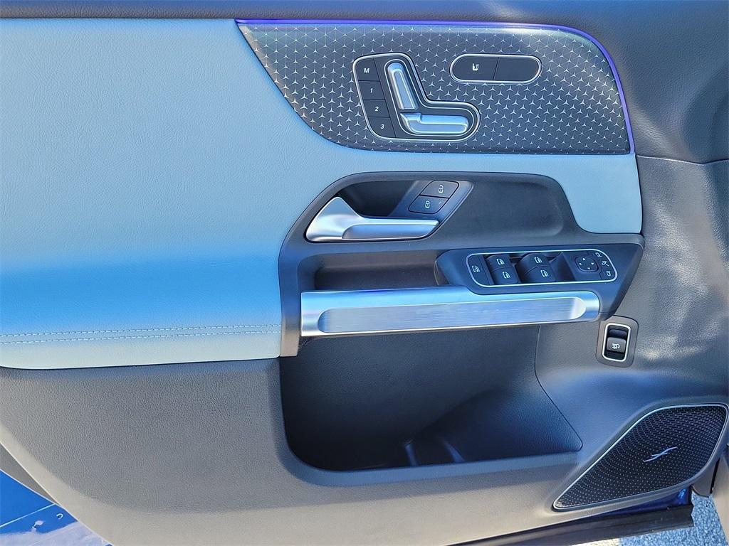 new 2026 Mercedes-Benz GLB 250 car