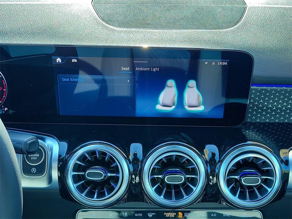 new 2026 Mercedes-Benz GLB 250 car