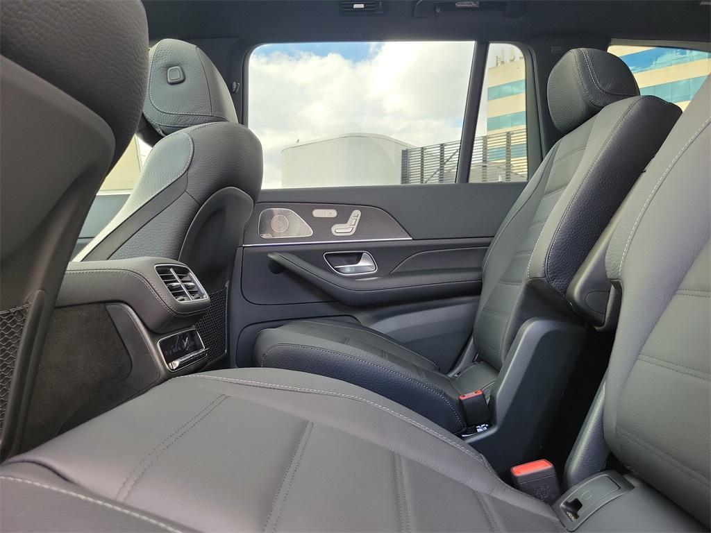 new 2026 Mercedes-Benz GLS 450 car