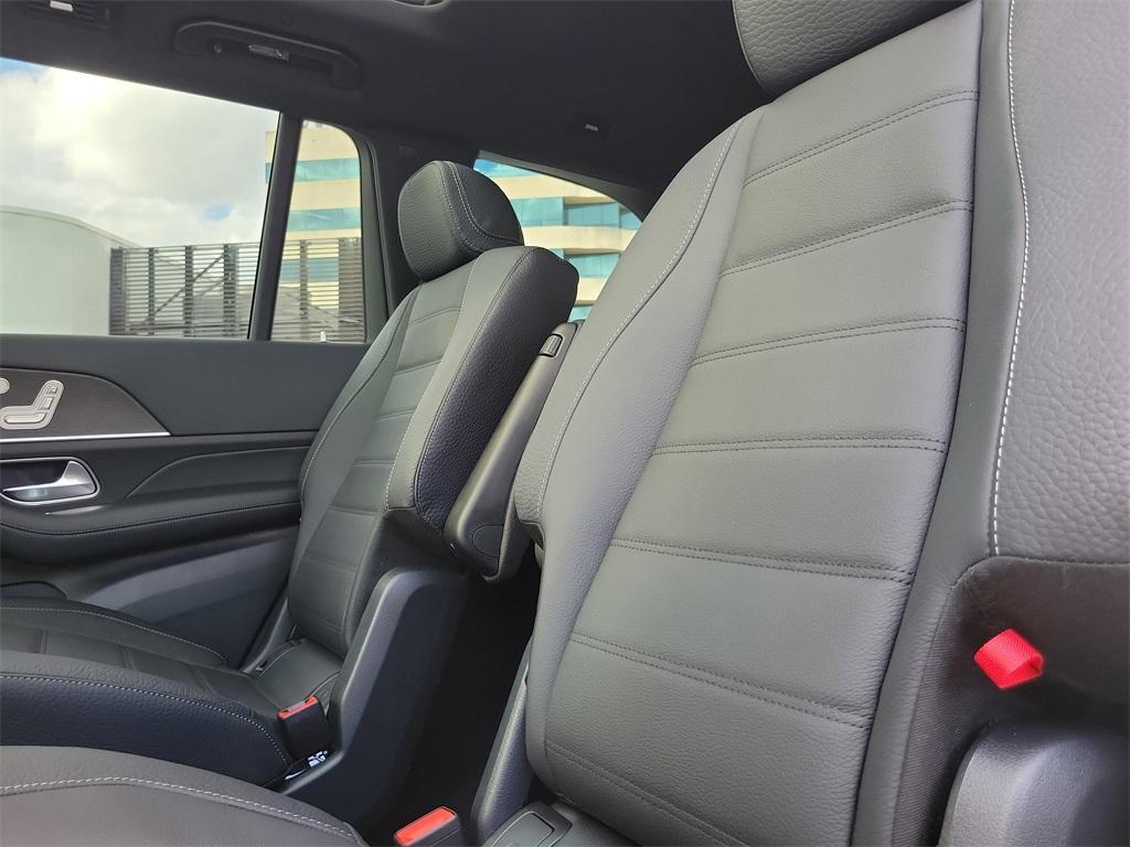 new 2026 Mercedes-Benz GLS 450 car