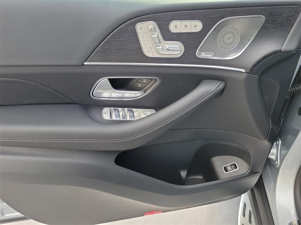 new 2026 Mercedes-Benz GLS 450 car