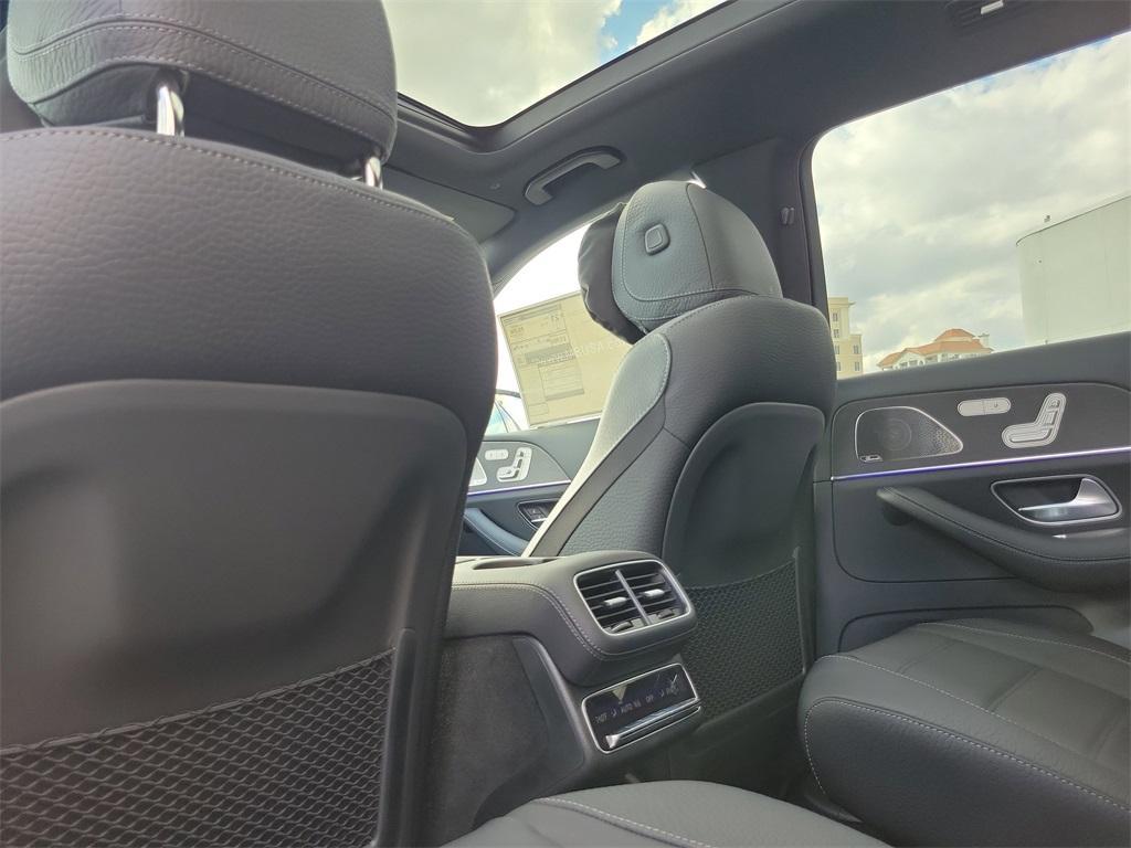 new 2026 Mercedes-Benz GLS 450 car