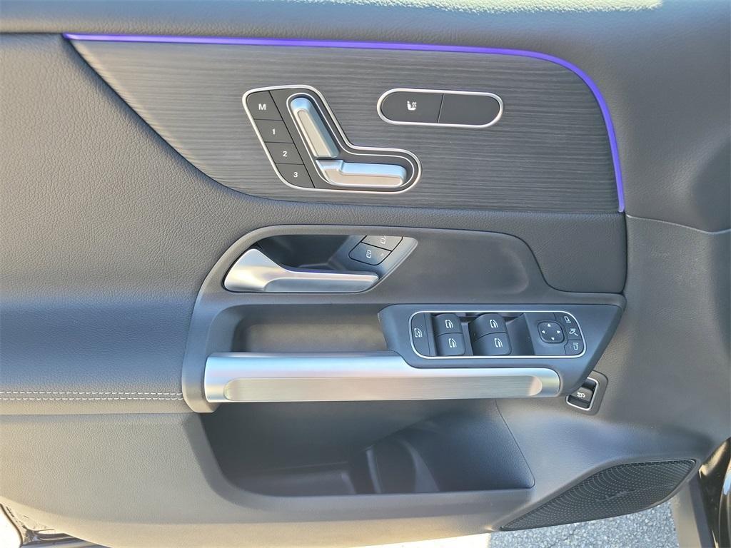 new 2026 Mercedes-Benz GLB 250 car