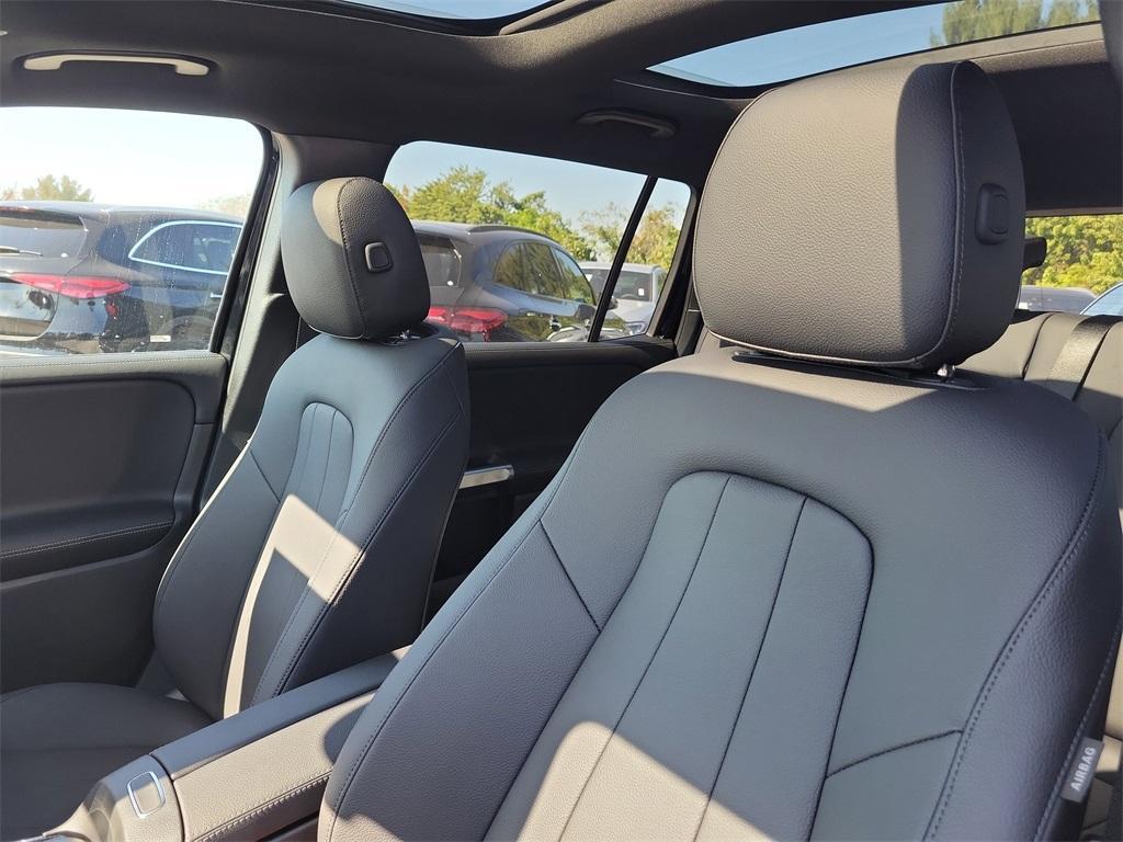 new 2026 Mercedes-Benz GLB 250 car