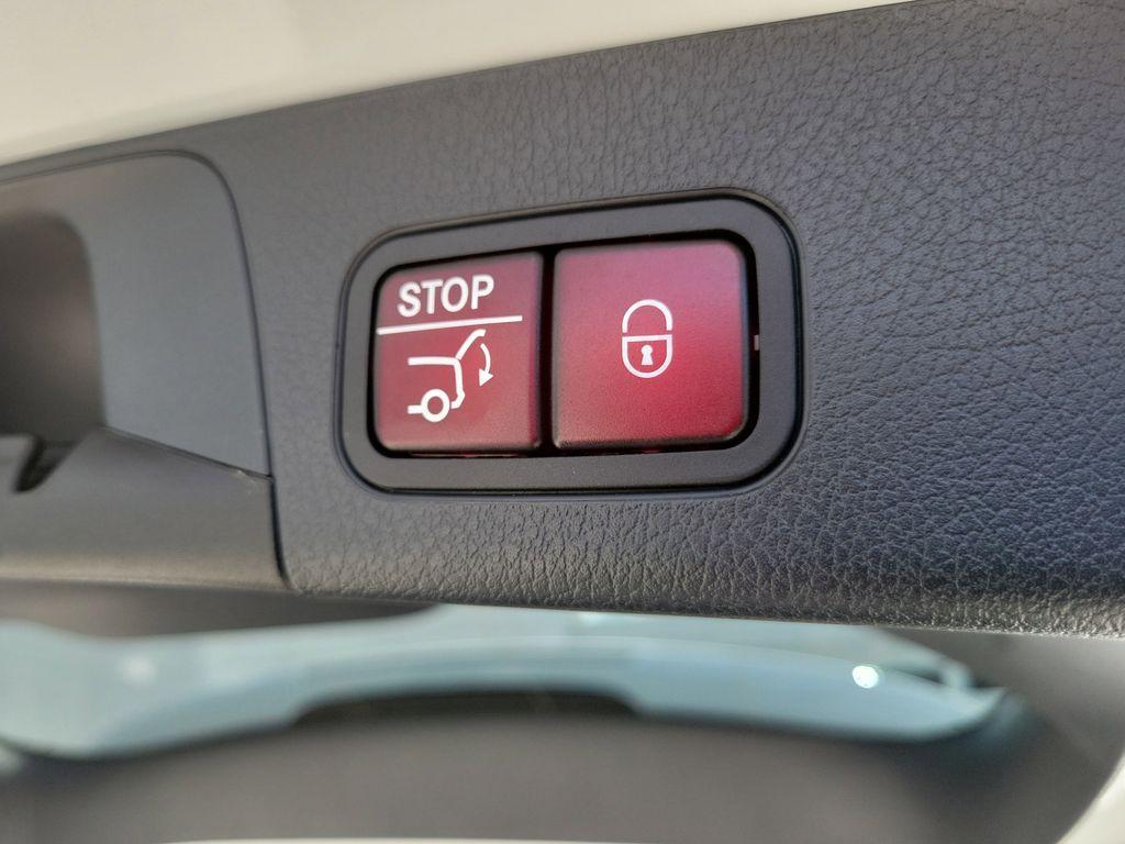 used 2023 Mercedes-Benz GLB 250 car, priced at $33,989
