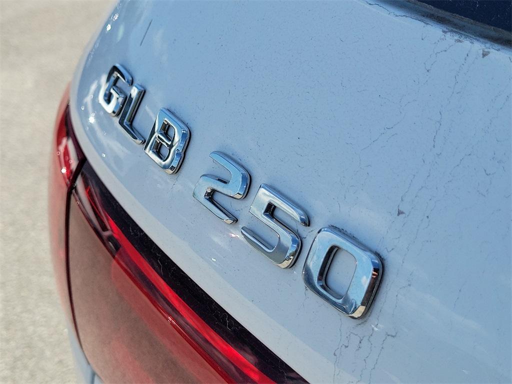 new 2026 Mercedes-Benz GLB 250 car