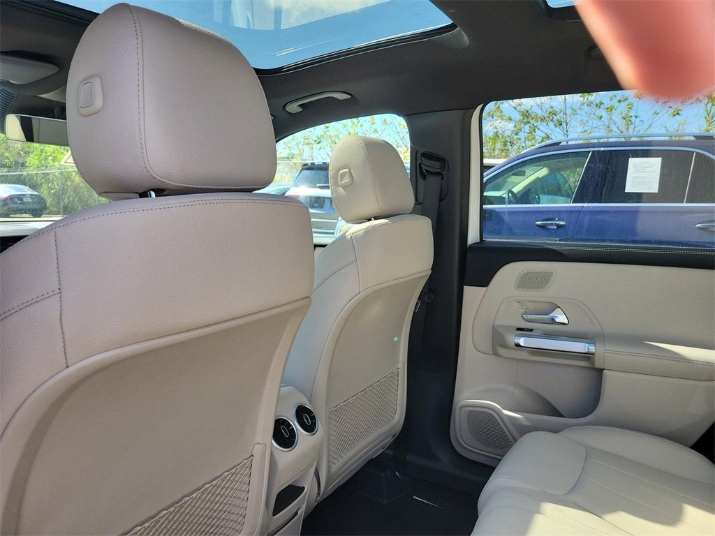 new 2026 Mercedes-Benz GLB 250 car