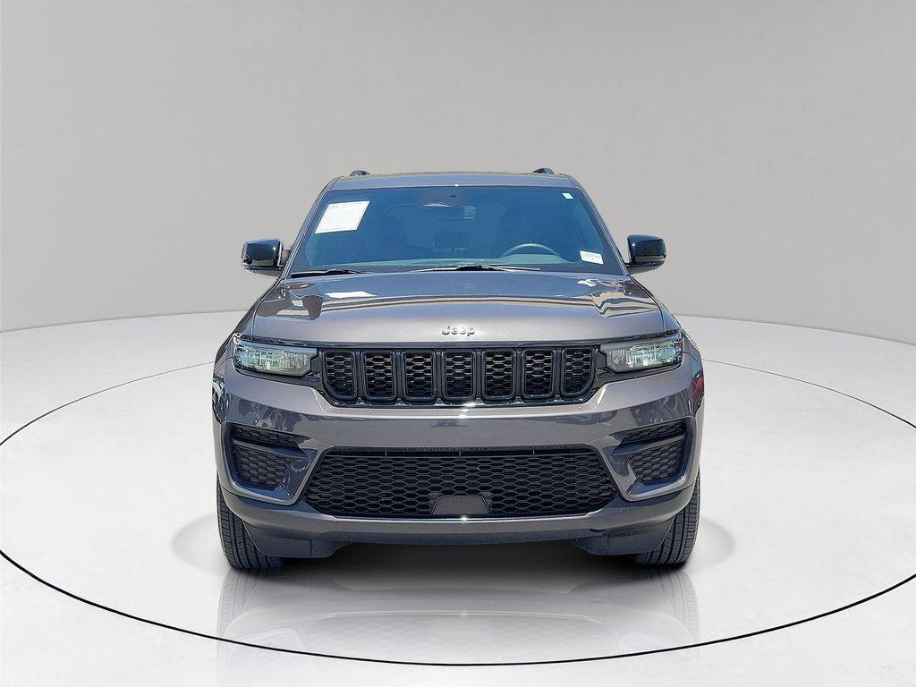 used 2024 Jeep Grand Cherokee car, priced at $28,899