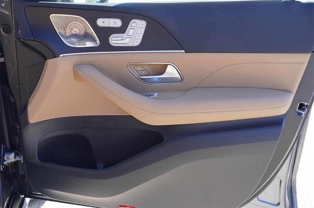 new 2026 Mercedes-Benz GLE 580 car