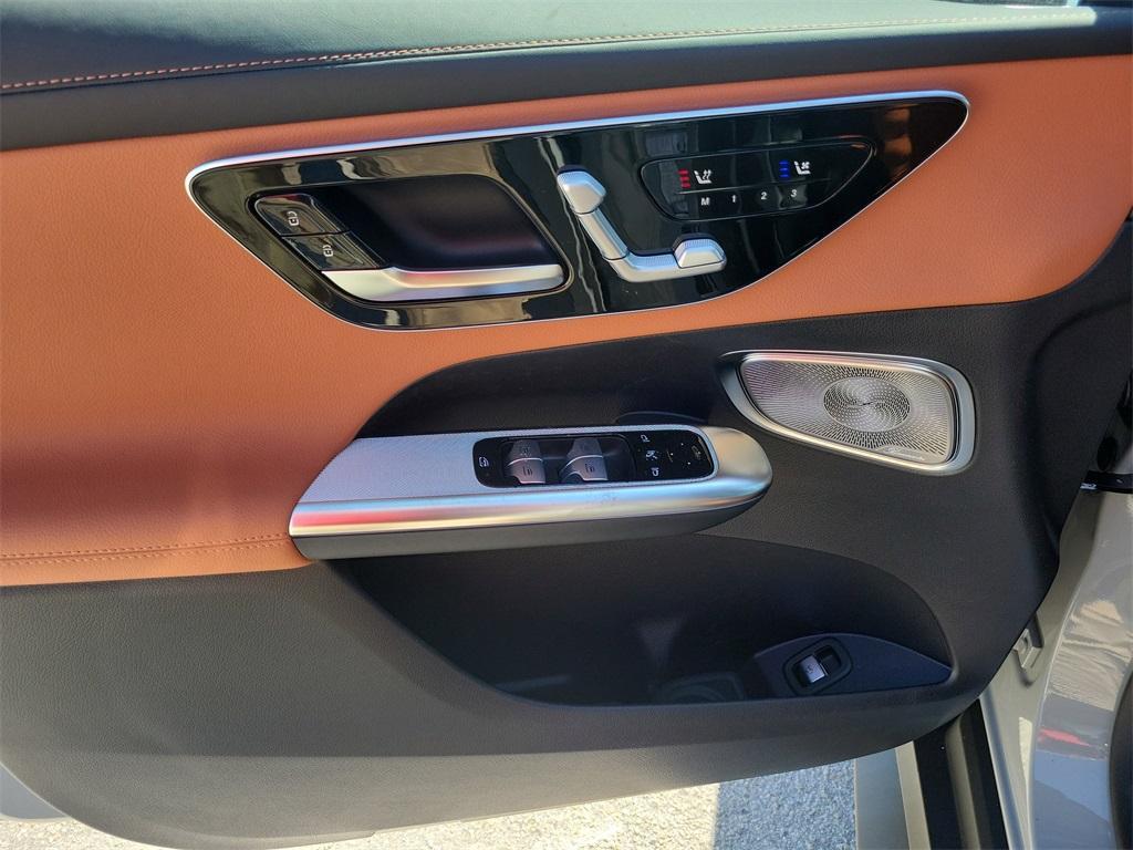 new 2026 Mercedes-Benz GLC 300 car