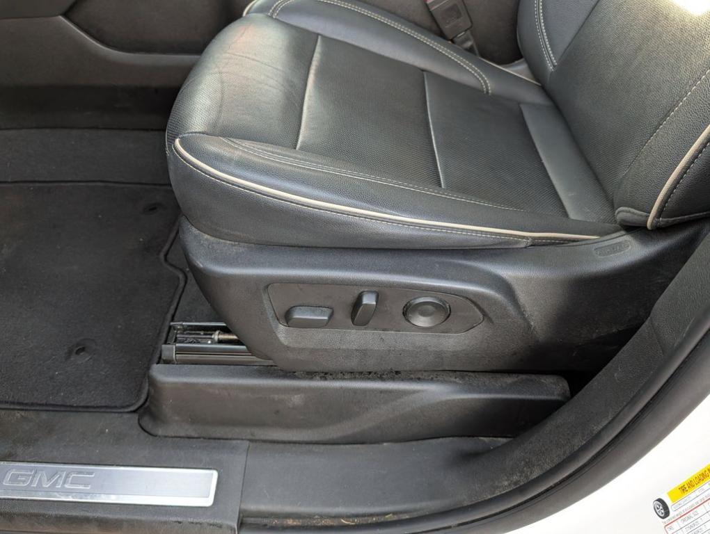 used 2022 GMC Yukon XL car, priced at $47,994