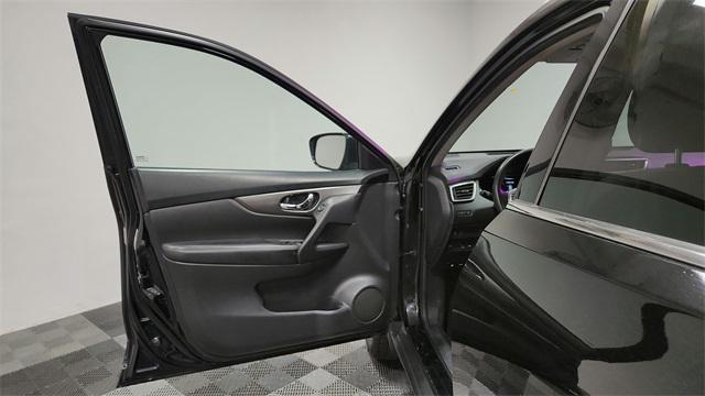 used 2016 Nissan Rogue car