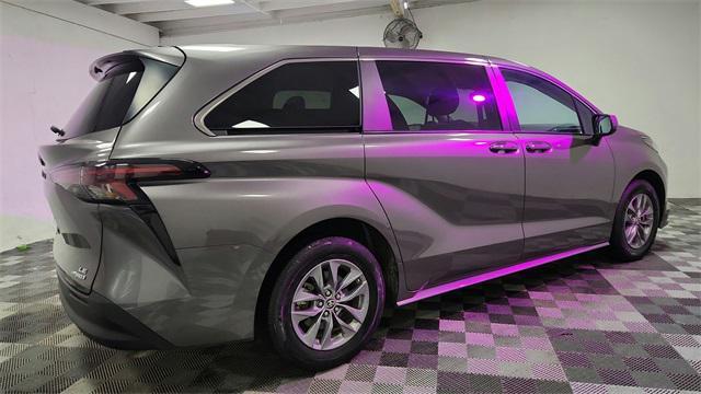 used 2024 Toyota Sienna car, priced at $38,888
