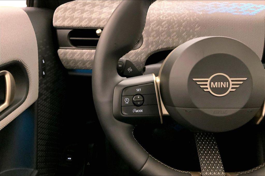 used 2025 MINI Hardtop car, priced at $33,808